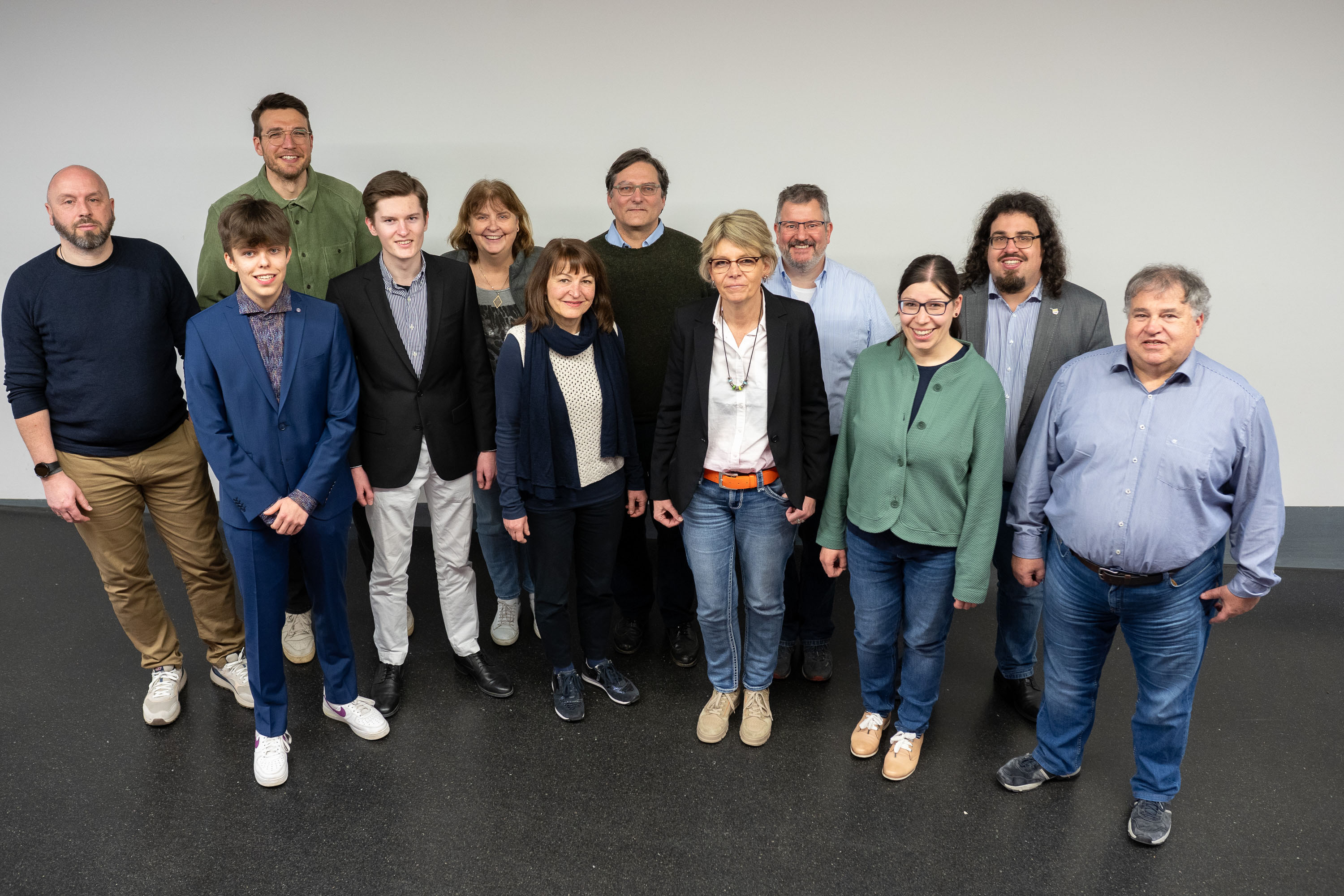 v.l.n.r.: Christian Seidel, Chase Walinski, Samuel Rexer, Jakob Schill, Kornelia Schnzlin, Beate Gomoll, Falk W. Fll, Elisabeth Mehl, Jochen Schelling, Antonia Schmidt, Dr. Dennis Schmidt, Dr. Eberhard Heinz (es fehlen verschiedene Kandidatinnen und Kan