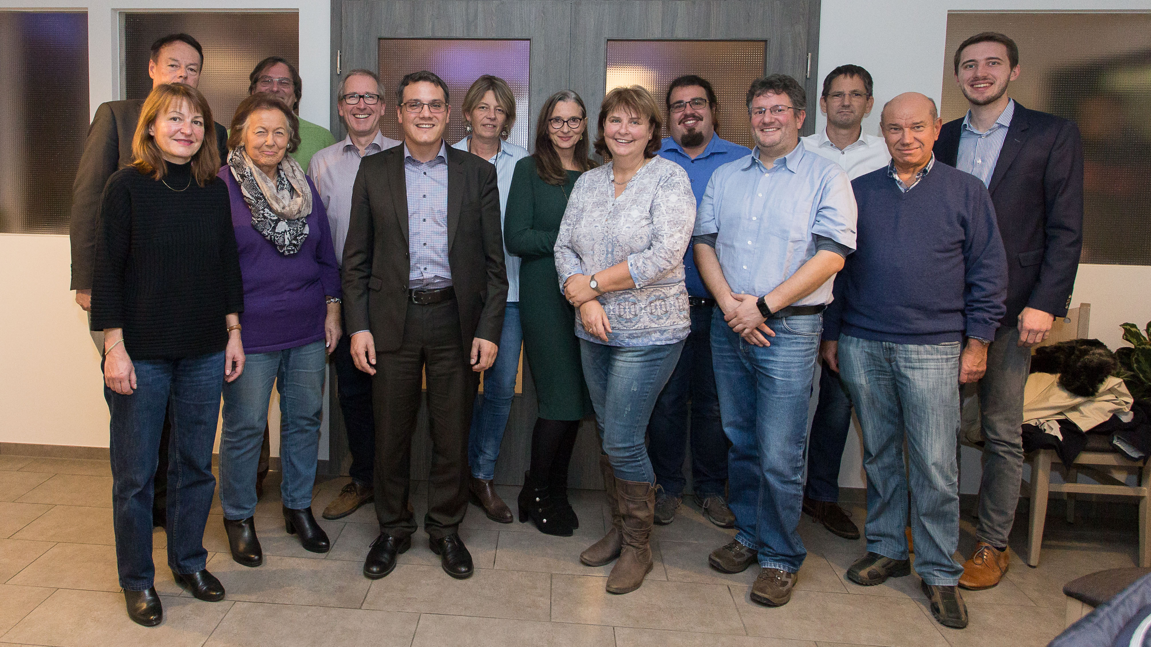 v.li.: Regierungsprsident Klaus Tappeser, Beate Gomoll, Christa Birkenmaier, Falk Fll, Dr. Andreas Gammel, Dirk Abel, Elisabeth Mehl, Susanne Winter, Kornelia Schnzlin, Dennis Schmidt, Jochen Schelling, Dirk Schanz, Gerhard Haug und Benedikt Schweizer